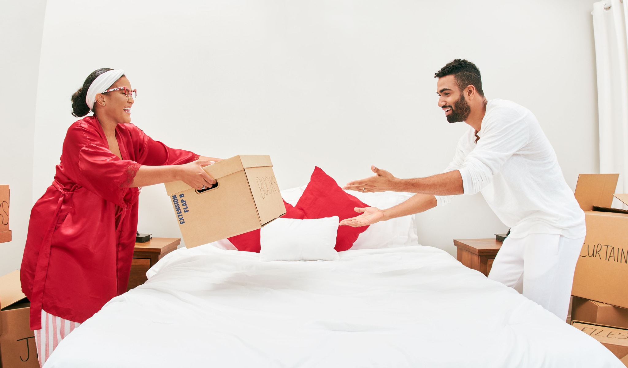 african american couple with boxes